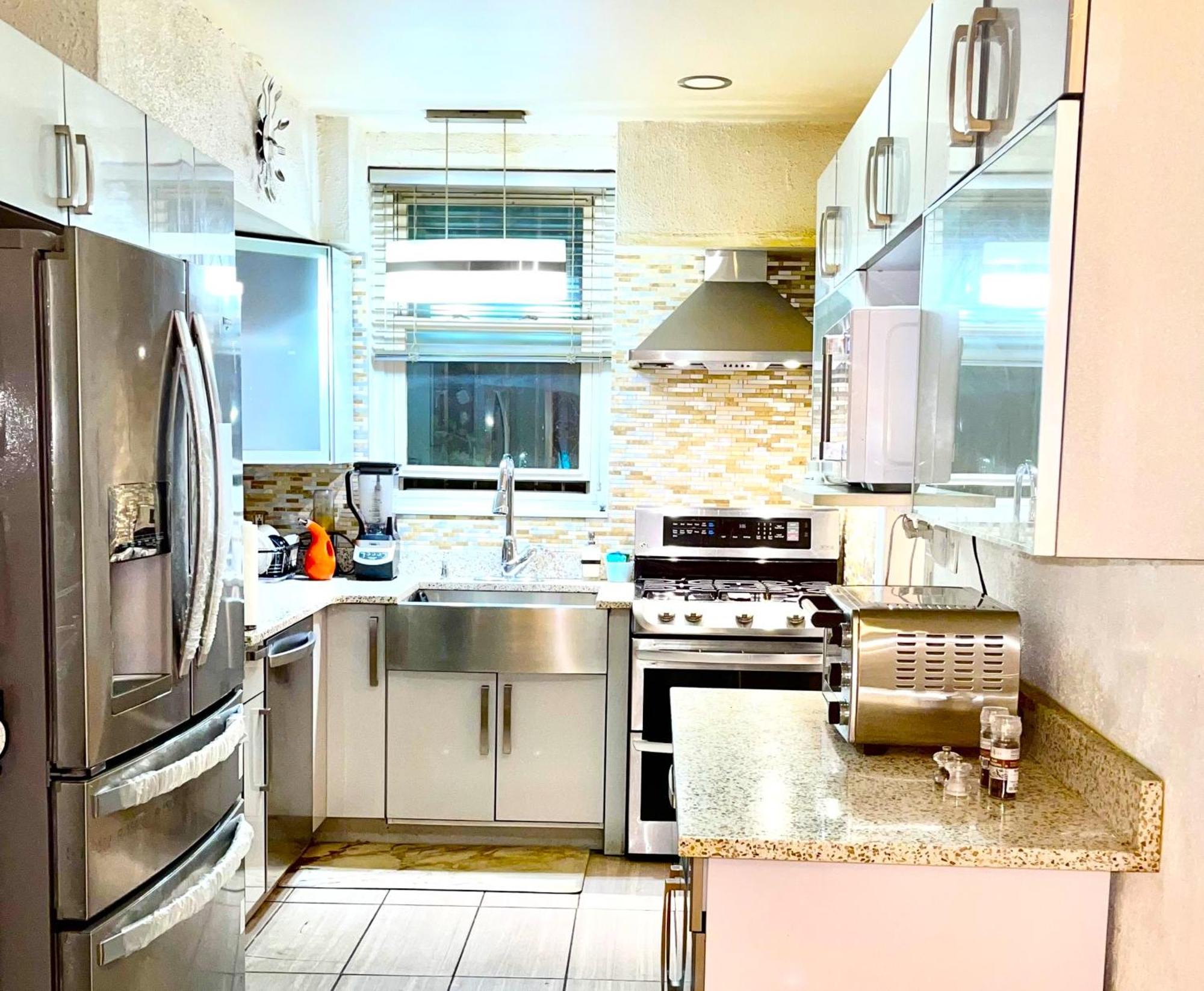 Lga Airport 3 Mins, 3 Bedroom Duplex House, Parking And Private Backyard, 9Mins Subway! Nova Iorque Exterior foto